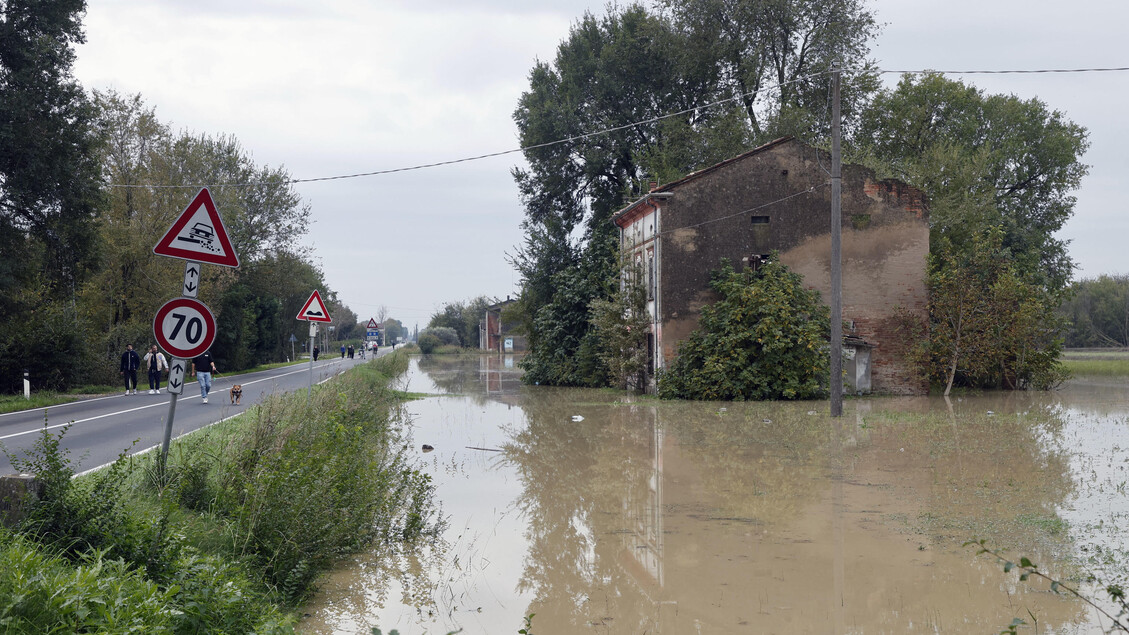 Maltempo: tracima il torrente Crostolo, evacuazioni nel Reggiano