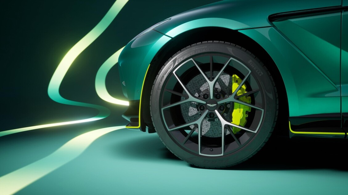 Nuovo Aston Martin DBX707 AMR24