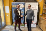 Il Field Manager di Open Fiber in Trentino, De Rossi, e il presidente della cooperativa Dal Barba, Pontara