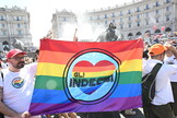 Il Pride a Roma, in piazza anche le bandiere della Palestina