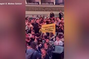 Protesta di Greenpeace al Festival dell'Economia di Trento, Salvini fischiato e interrotto