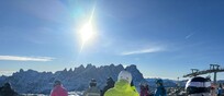 Sole, neve e sciatori per un Natale sulle piste di Falcade, Dolomiti bellunesi