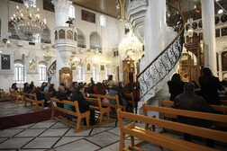 Cristiani siriani a messa a Damasco in preparazione del Natale