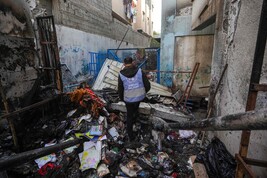 Media, 17 morti in raid Israele su campo profughi Nuseirat