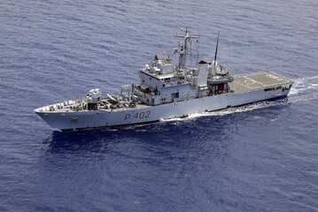 La Nave della Marina Militare LIBRA al largo di Lampedusa