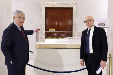 Tajani incontra Vattani per consegna del modello del padiglione Osaka