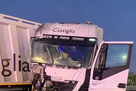 Auto si scontra con un camion nel Foggiano, muore un 34enne