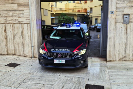 Un'auto dei carabinieri a Latina (foto d'archivio)