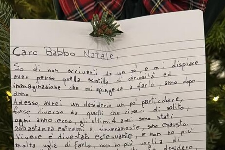 studente lascia lettera disperata su albero natale politecnico