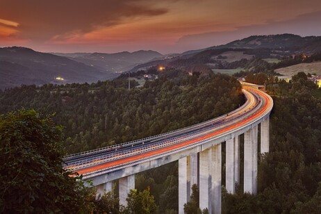 'L'alba dell'Autostrada del Sole'