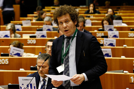 Il consigliere comunale di Varese Matteo Bianchi durante la riunione plenaria del Comitato delle regioni © European Union/ Philippe Buissin