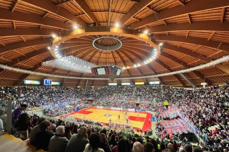 Supercoppa 2024 di pallacanestro raccontata agli ipovedenti