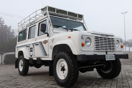 Catawiki, all'asta Land Rover Defender 1989 del Team Lancia