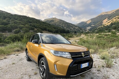 Suzuki Vitara Hybrid 4WD: Suv concreto e sempre alla moda