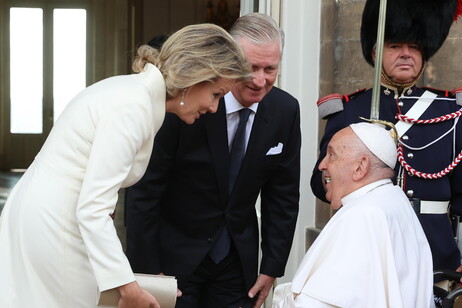 Il Papa in Belgio: "Gli abusi sono una vergogna, chiediamo perdono"