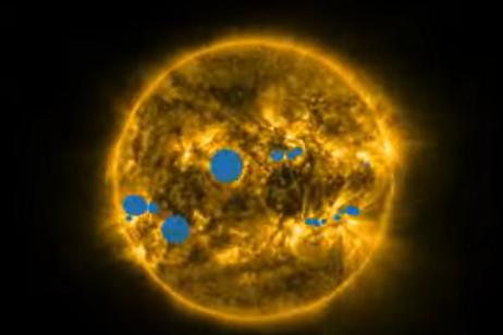 Tre anni di brillamenti solari trasformati in un video musicale (fonte: ESA &amp; NASA/Solar Orbiter/EUI &amp; STIX, Klaus Nielsen (DTU Space/Maple Pools))