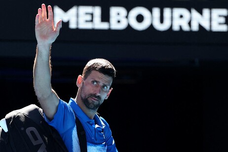 Tennis, Djokovic si ritira dagli Australian Open