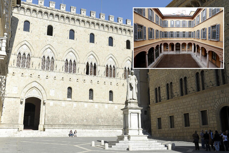 Una veduta di Palazzo Salimbeni, sede del Monte dei Paschi, ed in alto a destra la sede di Mediobanc