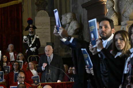 Il ministro della Giustizia Carlo Nordio nel corso dell'intervento svolto a Napoli