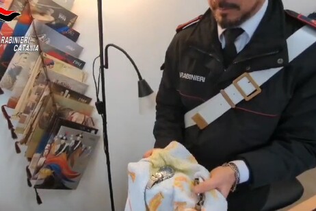 Tenta truffa ma vittima è carabiniere in congedo, arrestato