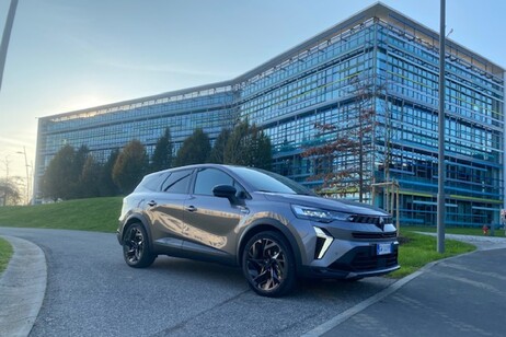 Renault Symbioz è ił crossover 'medio' con numeri da grande