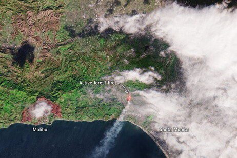 Gli incendi nella zona di Los Angeles visti dai satelliti europei Sentinel 2 del programma Copernicus (fonte: contains modified Copernicus Sentinel data (2025), processed by ESA)