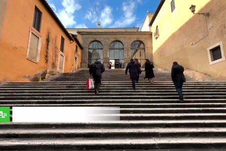 Lollobrigida: 'L'Ue passi dall'aggressione alla difesa del mondo del vino'