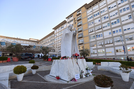 Papa Francesco ricoverato al Policlinico Gemelli