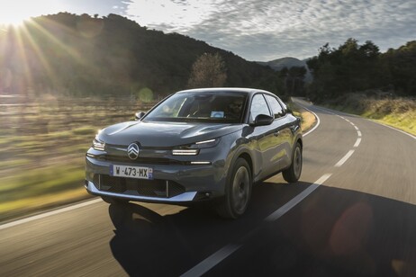 Citroën C4 e C4X puntano su comfort e abitabilità