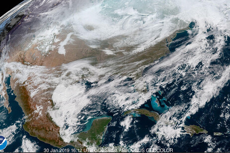 Il vortice polare visto dallo spazio dal satellite Goes, nel 2019 (fonte: NOAA)