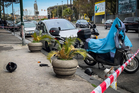 ++ Agguato vicino a un bar a Napoli, un morto e un ferito ++