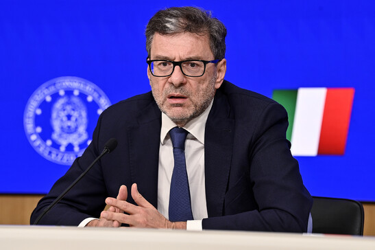 Giorgetti: "Orgoglio per lavoro al G7 sul prestito a Ucraina"