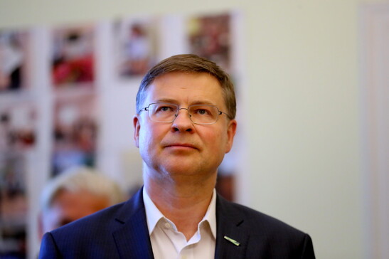 Dombrovskis: "C'è delusione per il mancato accordo all'Ecofin sull'Iva"