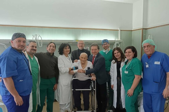 Operato a 103 anni per protesi all'anca, in piedi dopo 24 ore