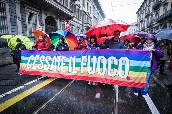 Corteo per la pace sfila a Torino