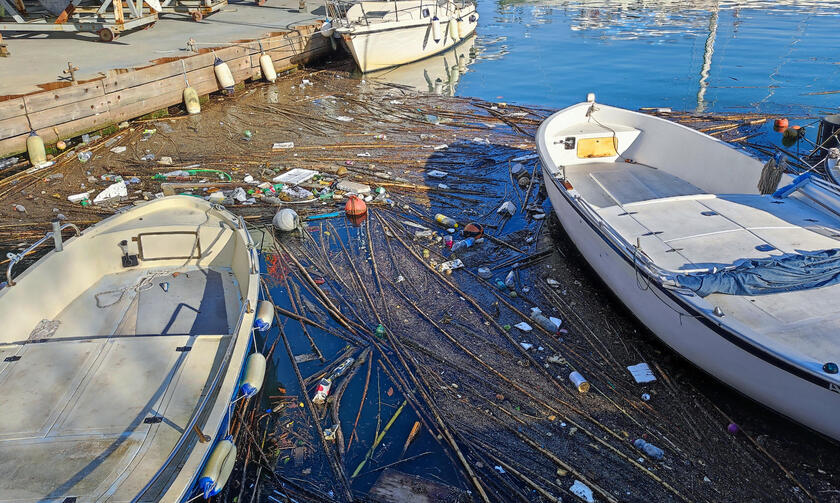 Sos Darsena di Fiumicino, straripa di sporcizia - RIPRODUZIONE RISERVATA