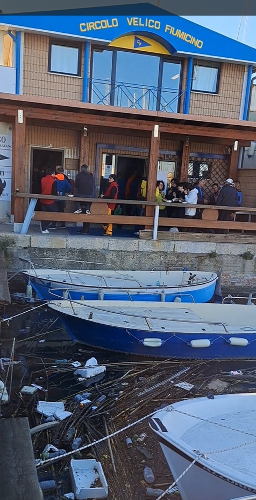 Sos Darsena Fiumicino, straripa di sporcizia - RIPRODUZIONE RISERVATA