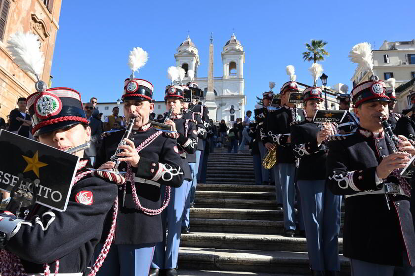 La Banda dell'Esercito in piazza di Spagna in vista del 4 Novembre