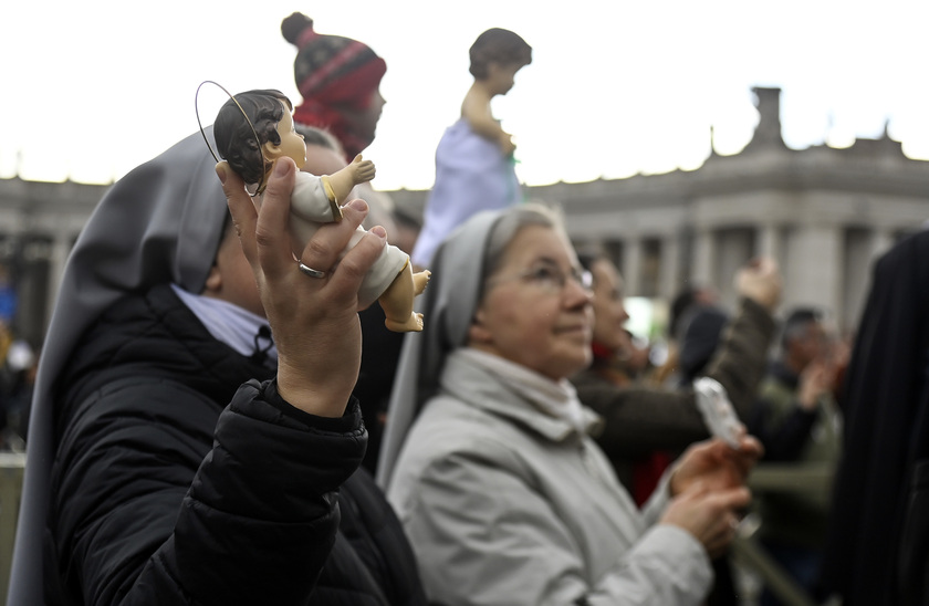 Il Papa, 'a Gaza bambini mitragliati, quanta crudeltà'