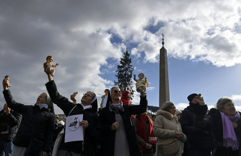 Il Papa, 'a Gaza bambini mitragliati, quanta crudeltà'