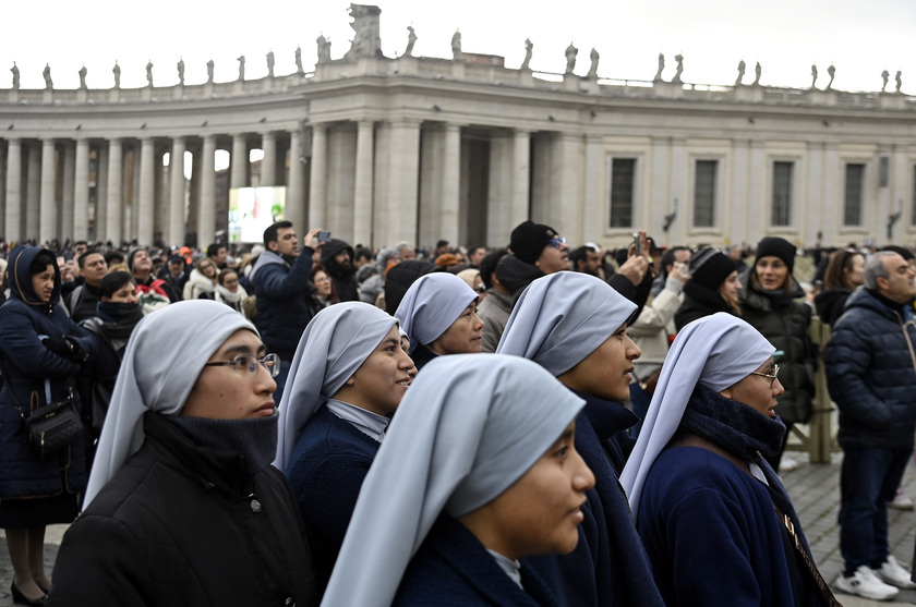 Il Papa, 'a Gaza bambini mitragliati, quanta crudeltà'