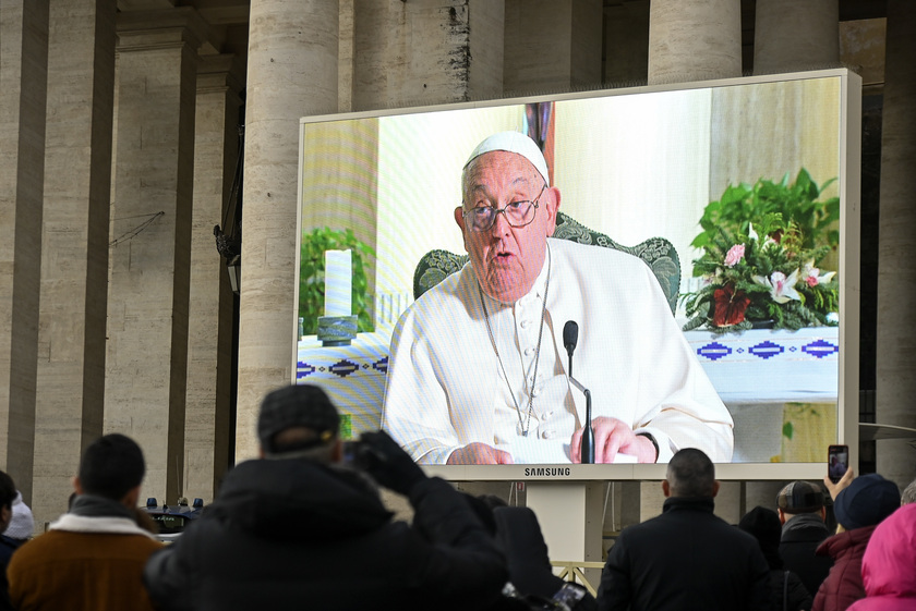 Il Papa, 'a Gaza bambini mitragliati, quanta crudeltà'