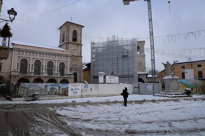 Intensa nevicata sull'Appennino, freddo intenso a Norcia