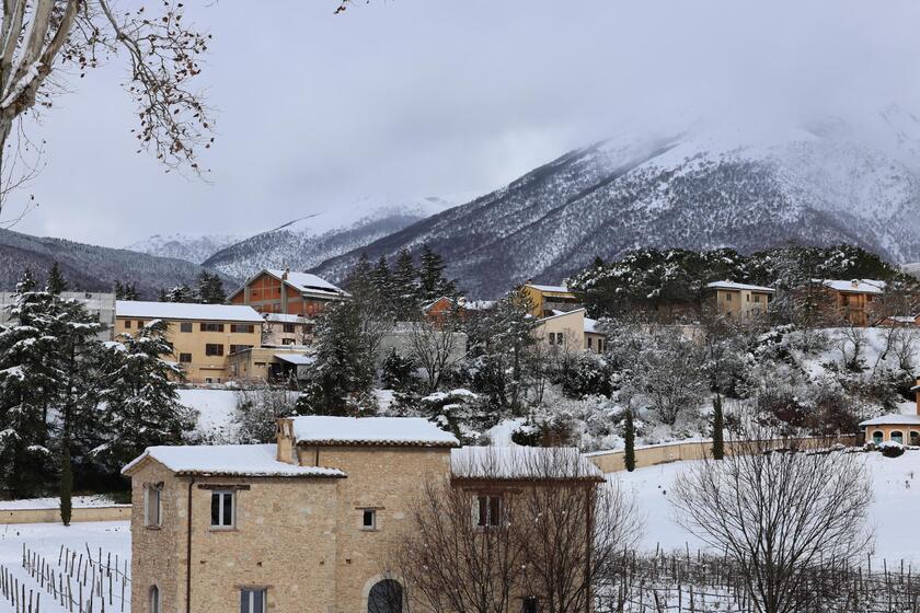 Intensa nevicata sull'Appennino, freddo intenso a Norcia