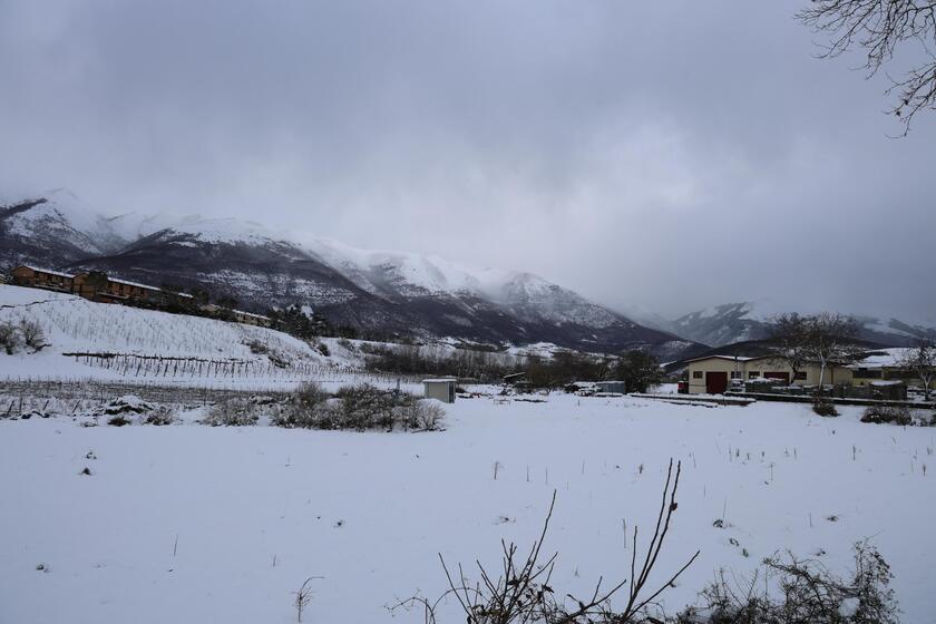 Intensa nevicata sull'Appennino, freddo intenso a Norcia