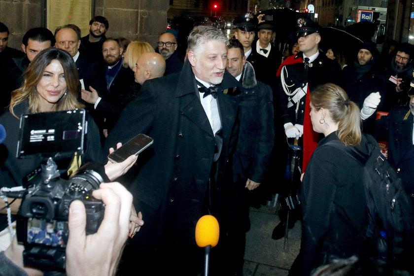 Inaugurata stagione alla Scala, Segre al centro del Palco Reale