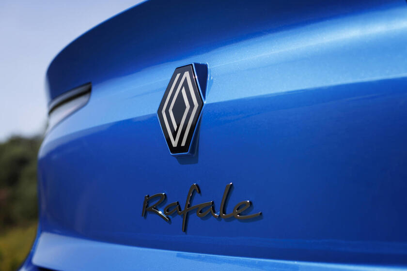 Renault Rafale è un inno al piacere di guida su ogni strada