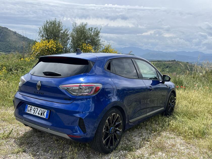 Renault Clio E-Tech: ibrida dall’accento sportivo