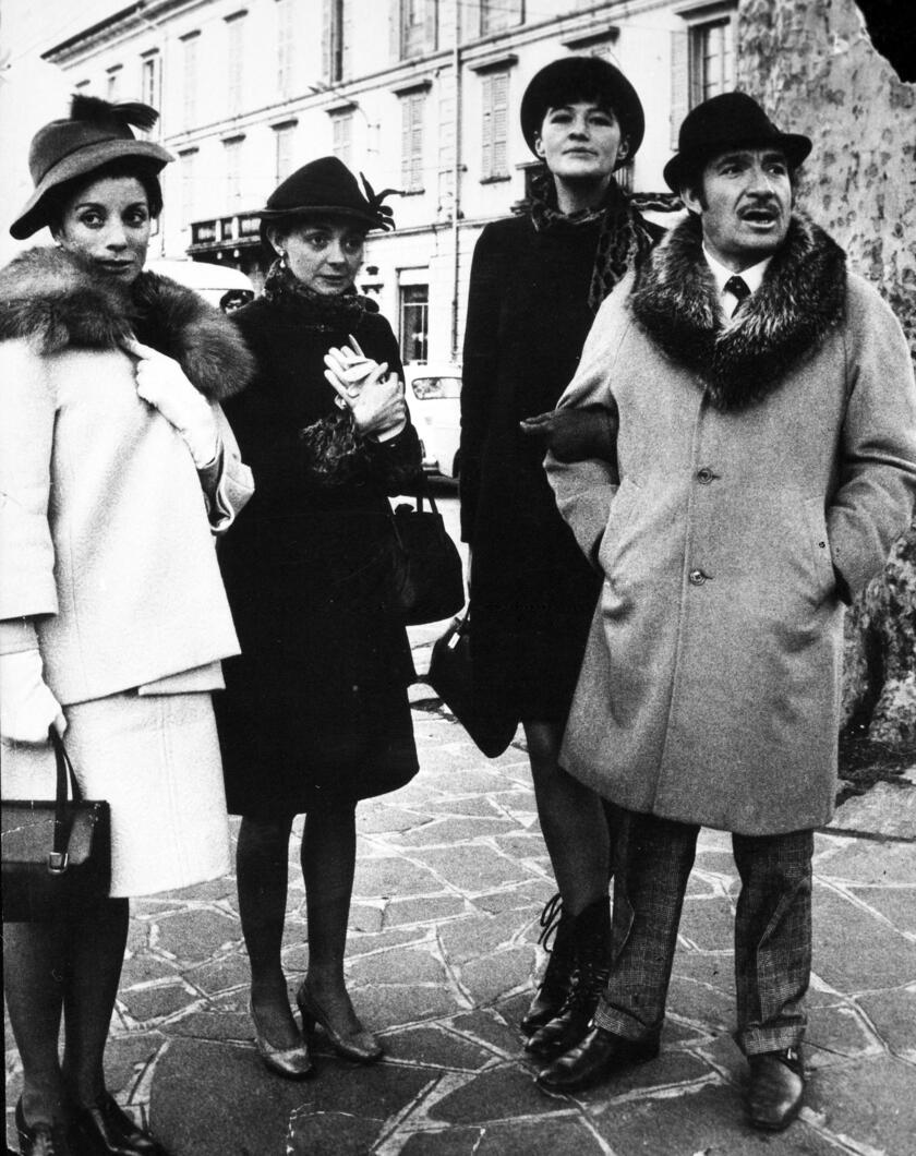 Ugo Tognazzi con Angela Goodwin, Milena Vukovic e Francesca Romanu