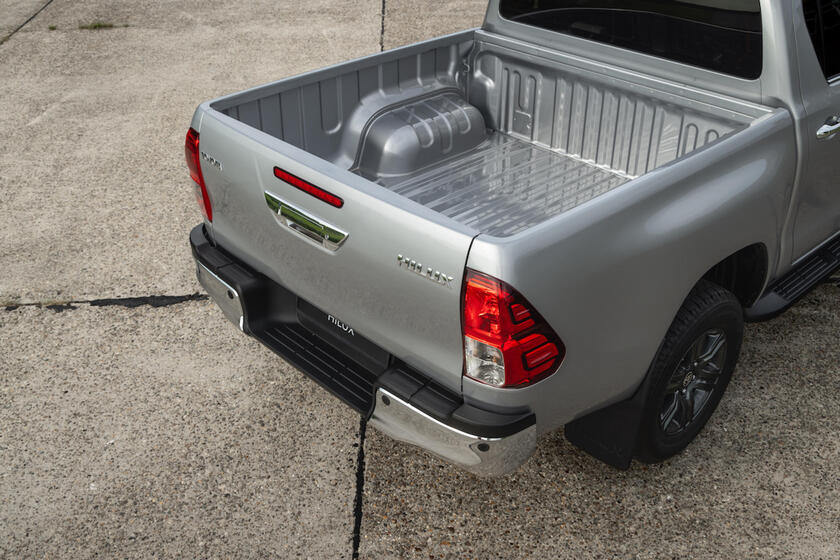 Toyota Hilux Double Cab 2.8 D Hybrid 48V